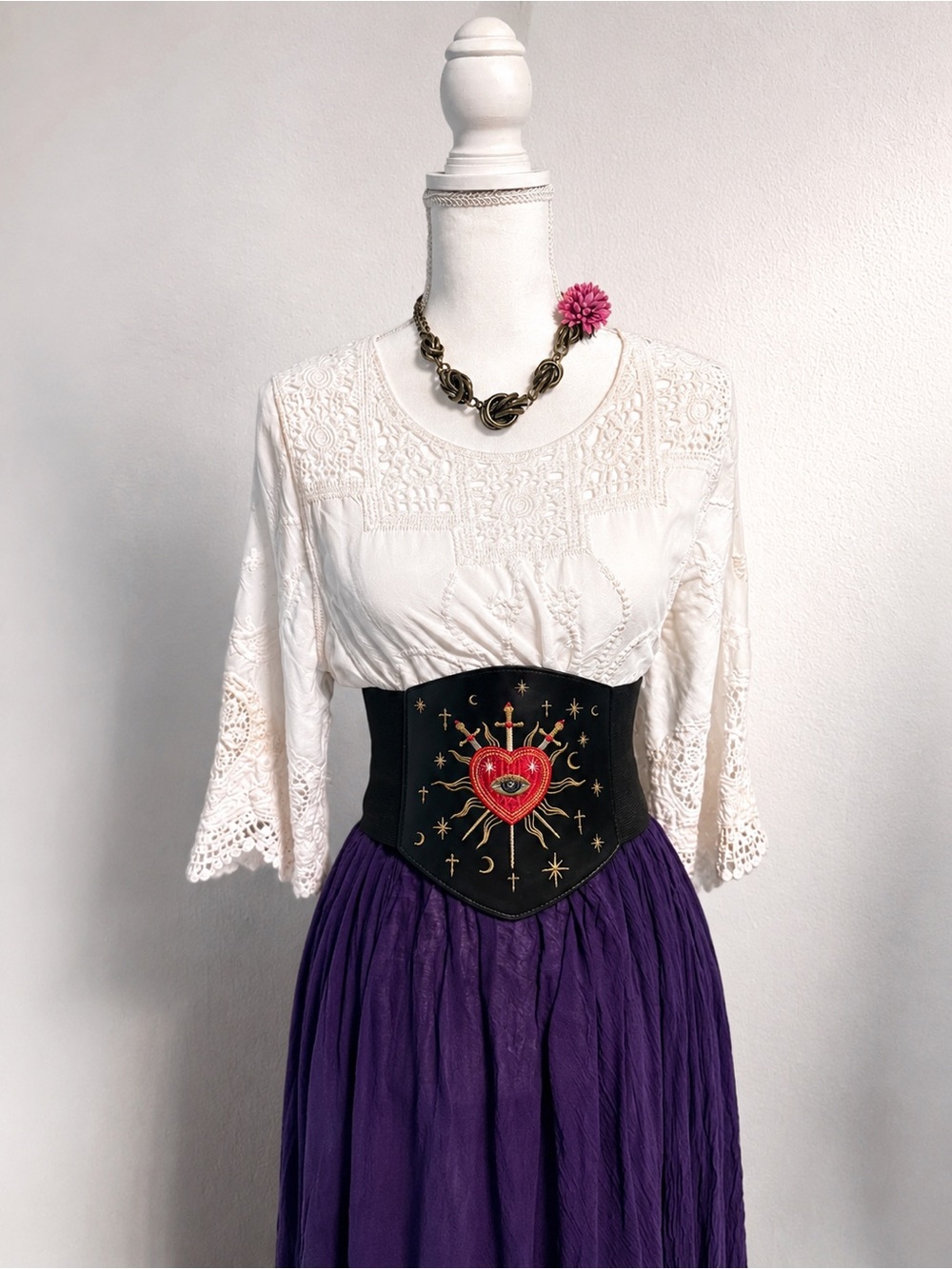 Embroidered Heart Medallion Wide Waist Belt Waist Cincher - Picture 2 of 3